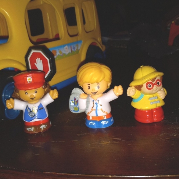 Little People School Bus - Picture 1 of 9